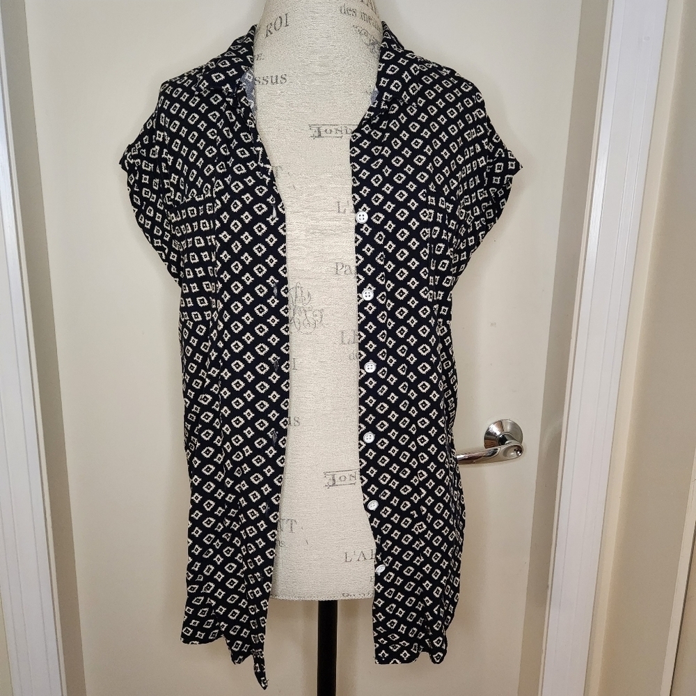 Short Sleeve Patterned Blouse - Picture 5 of 8